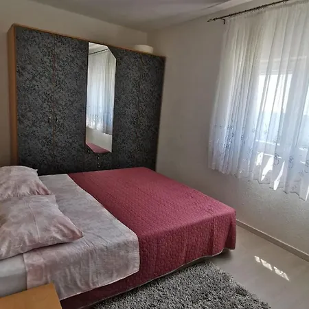 Nera St - Two-bedroom With Sea View Apartmán